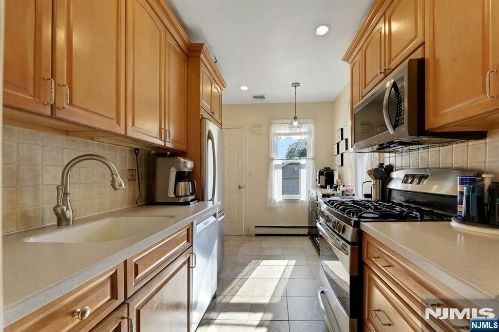 86 Shaler Avenue Property Photo 8