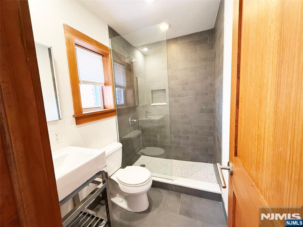 72 E Main Street 8 Property Photo 11