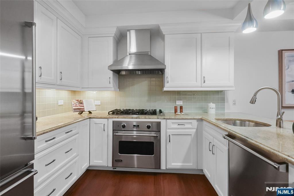 22 Oxford Landing Property Photo 2