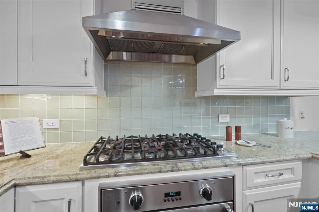 22 Oxford Landing Property Photo 3