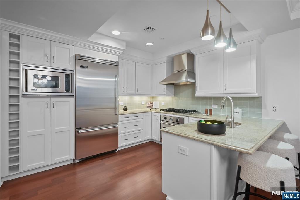 22 Oxford Landing Property Photo 5