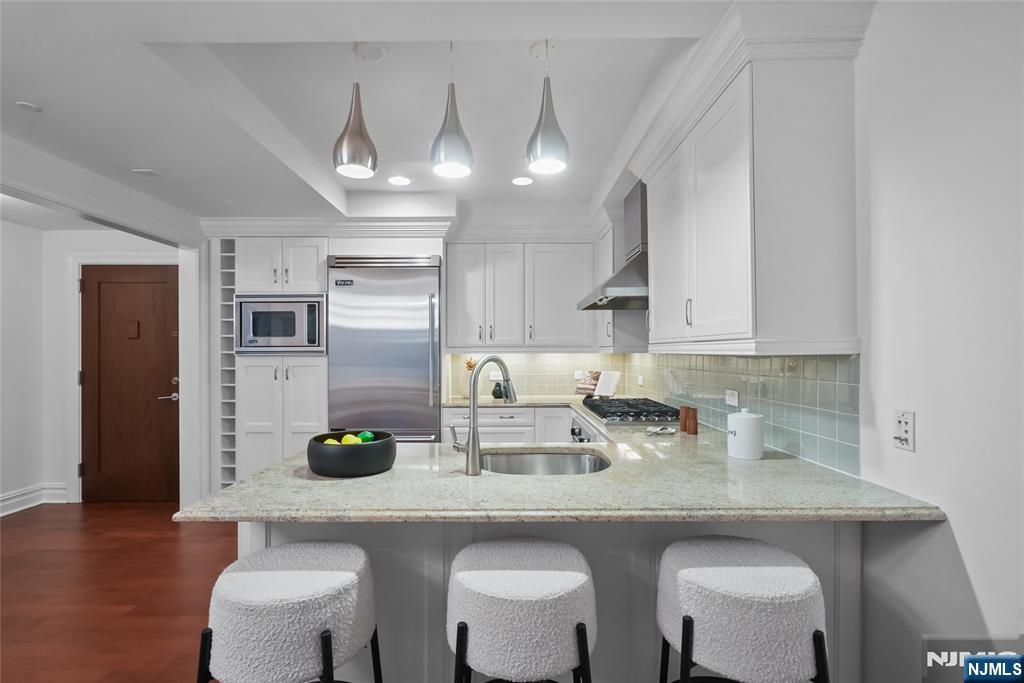 22 Oxford Landing Property Photo 6