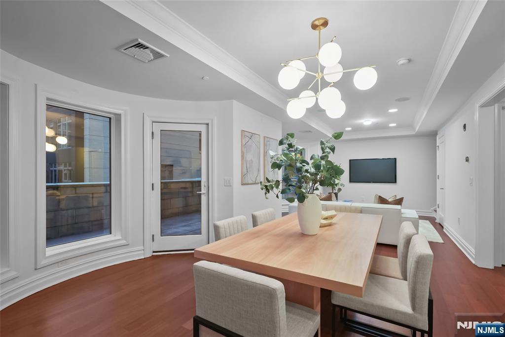 22 Oxford Landing Property Photo 10