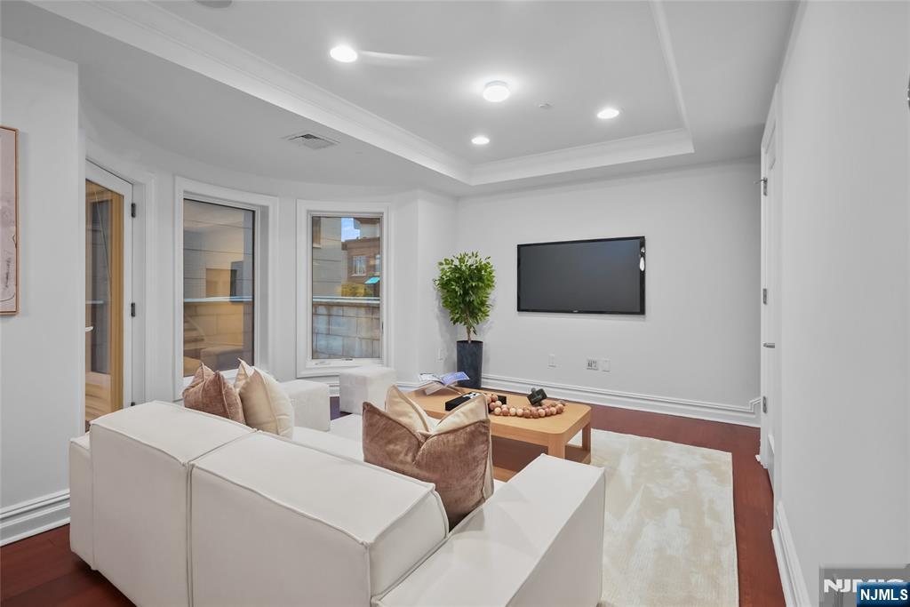22 Oxford Landing Property Photo 11