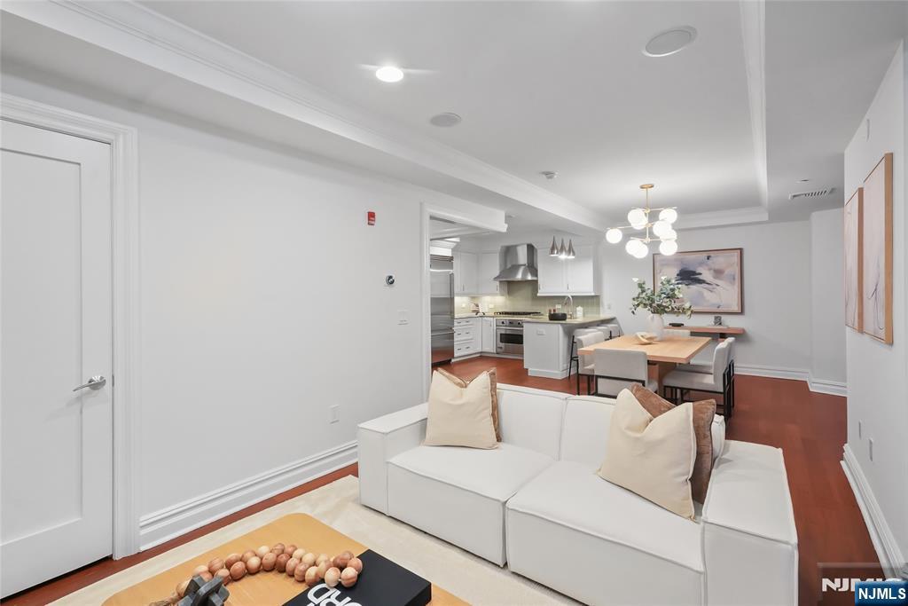 22 Oxford Landing Property Photo 14