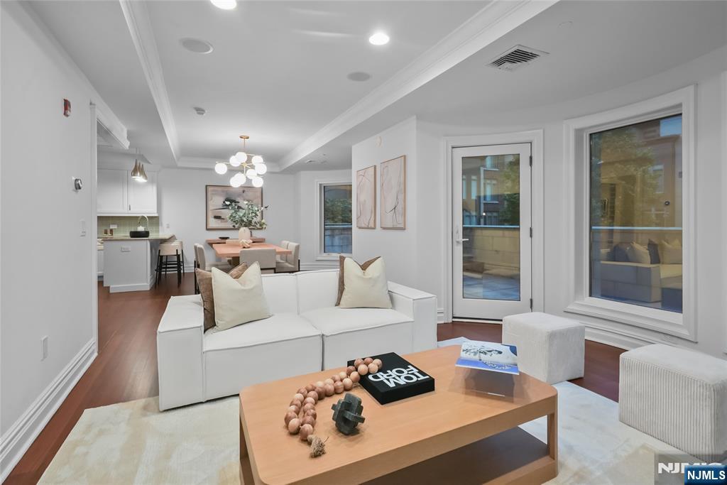 22 Oxford Landing Property Photo 15