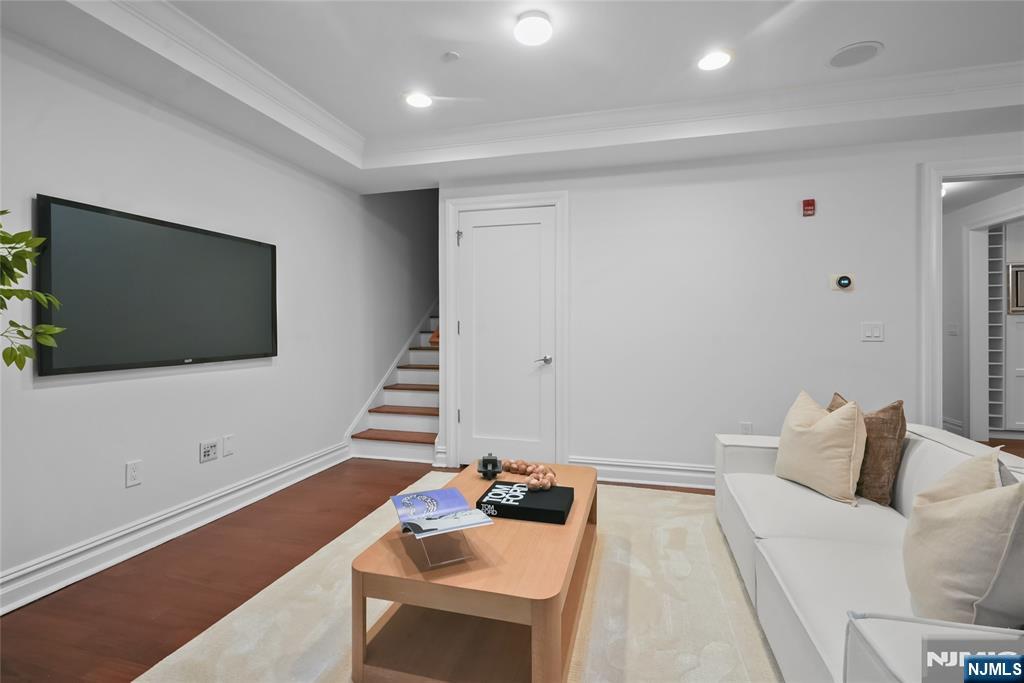 22 Oxford Landing Property Photo 16