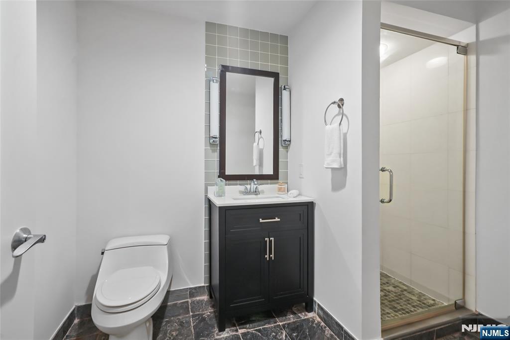 22 Oxford Landing Property Photo 17