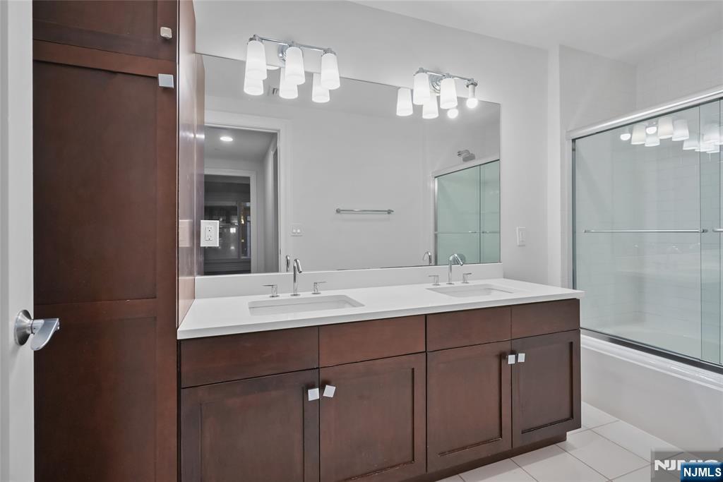 22 Oxford Landing Property Photo 29