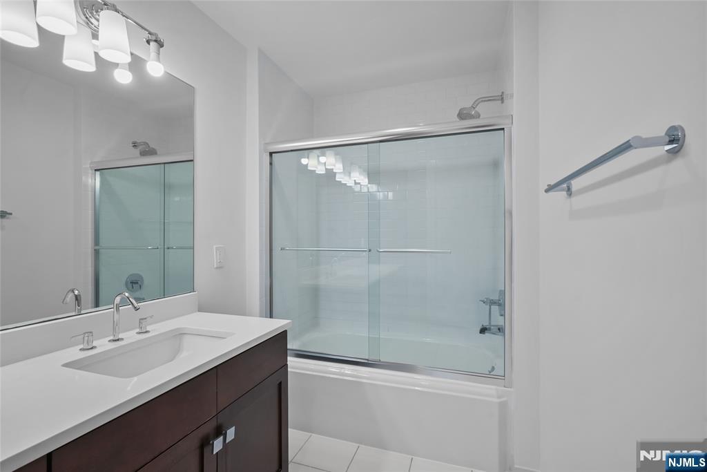 22 Oxford Landing Property Photo 30