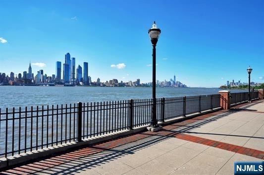 22 Oxford Landing Property Photo 43