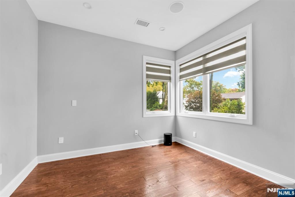 690 Ray Avenue Property Photo 20