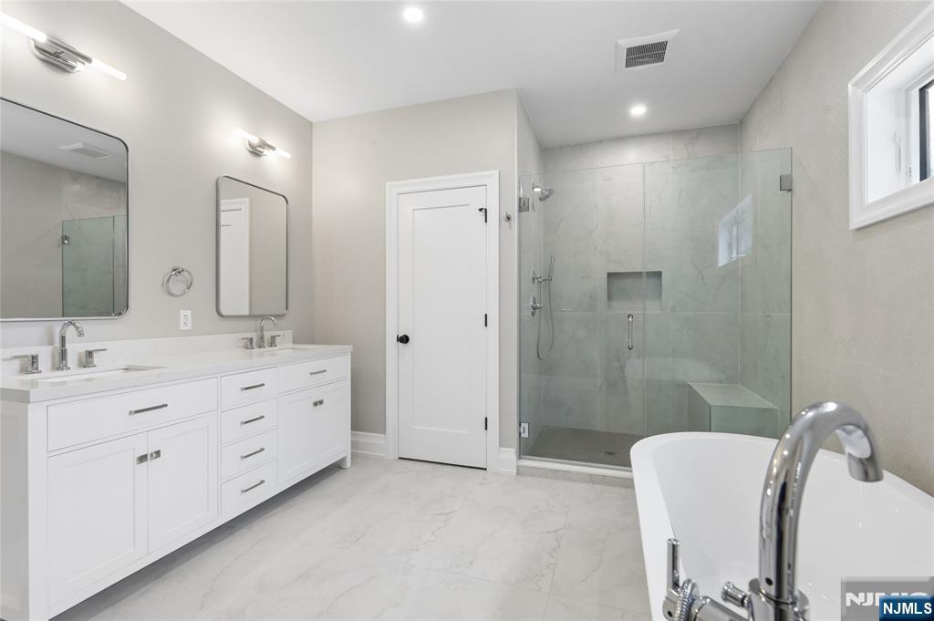 367 Johnson Avenue Property Photo 47