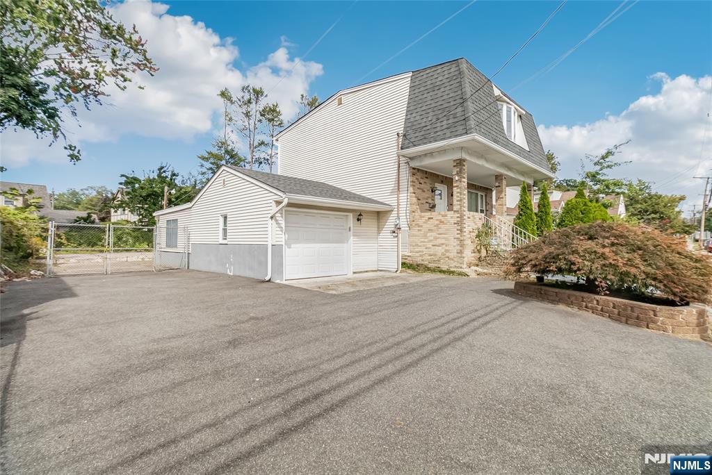 113 Willow Street Property Photo 4