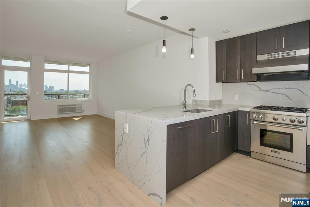 1400 Hudson Street 1005 Property Photo 2