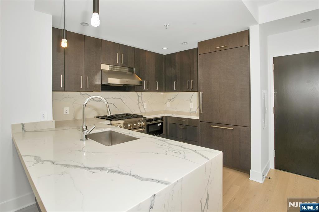 1400 Hudson Street 1005 Property Photo 4