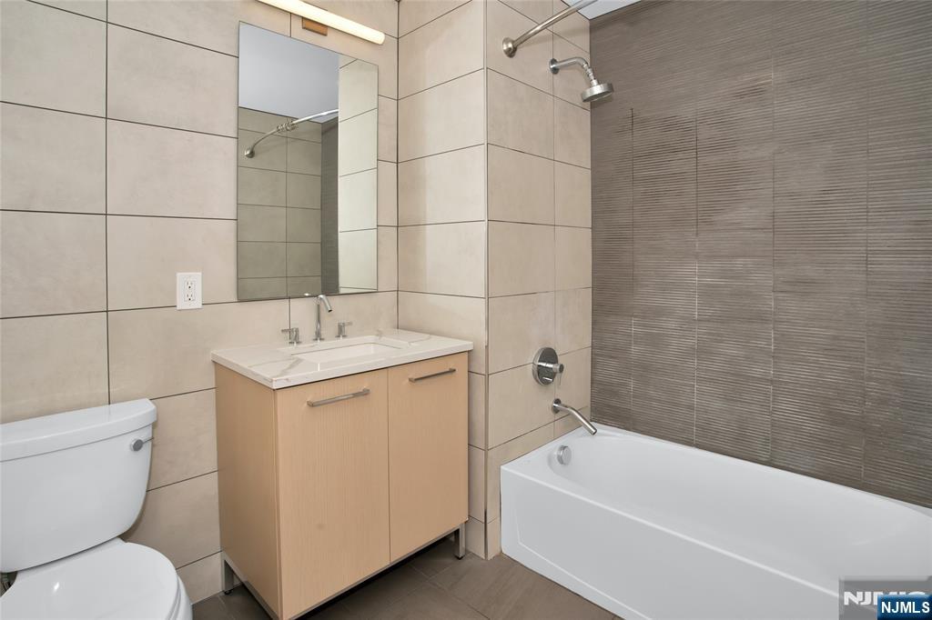 1400 Hudson Street 1005 Property Photo 13