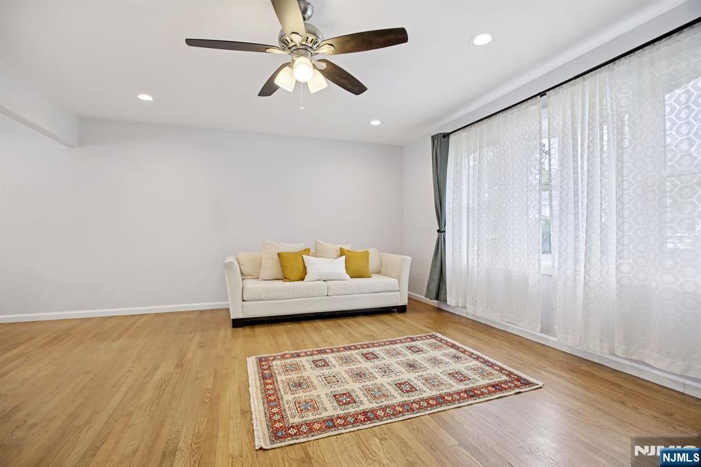 82 Eaton Place Property Photo 5