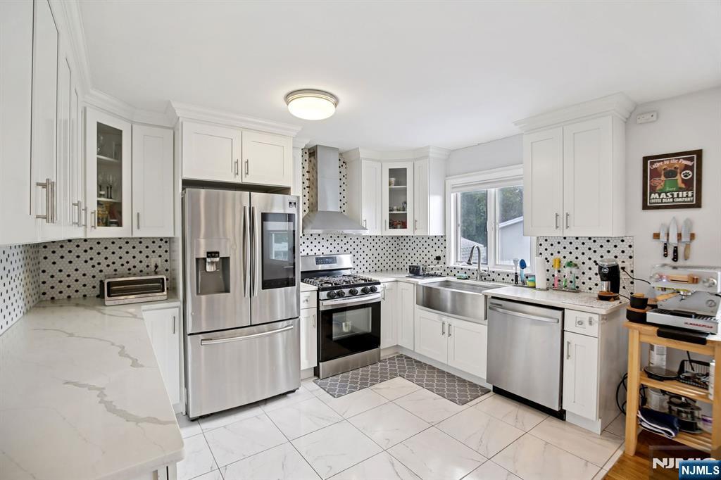 82 Eaton Place Property Photo 11