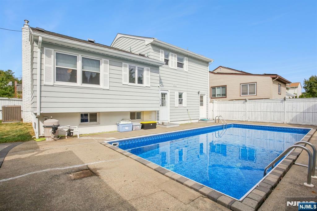 82 Eaton Place Property Photo 30