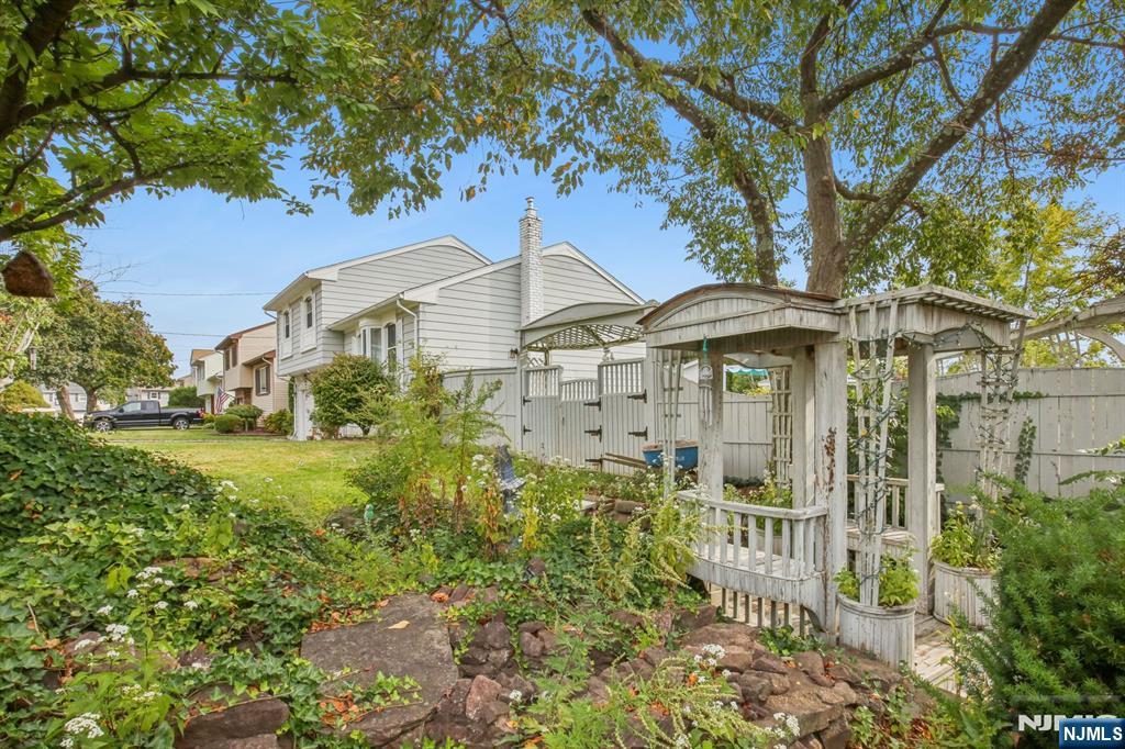 82 Eaton Place Property Photo 33