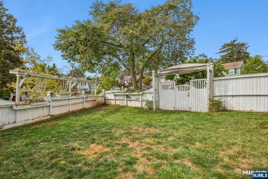 82 Eaton Place Property Photo 34