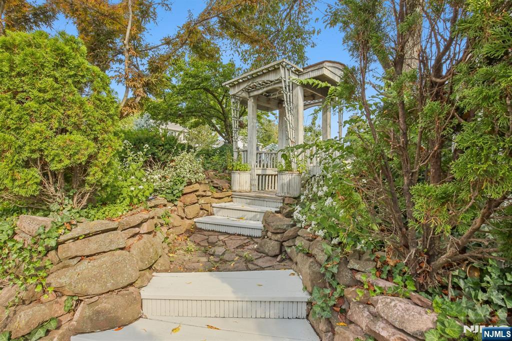 82 Eaton Place Property Photo 35