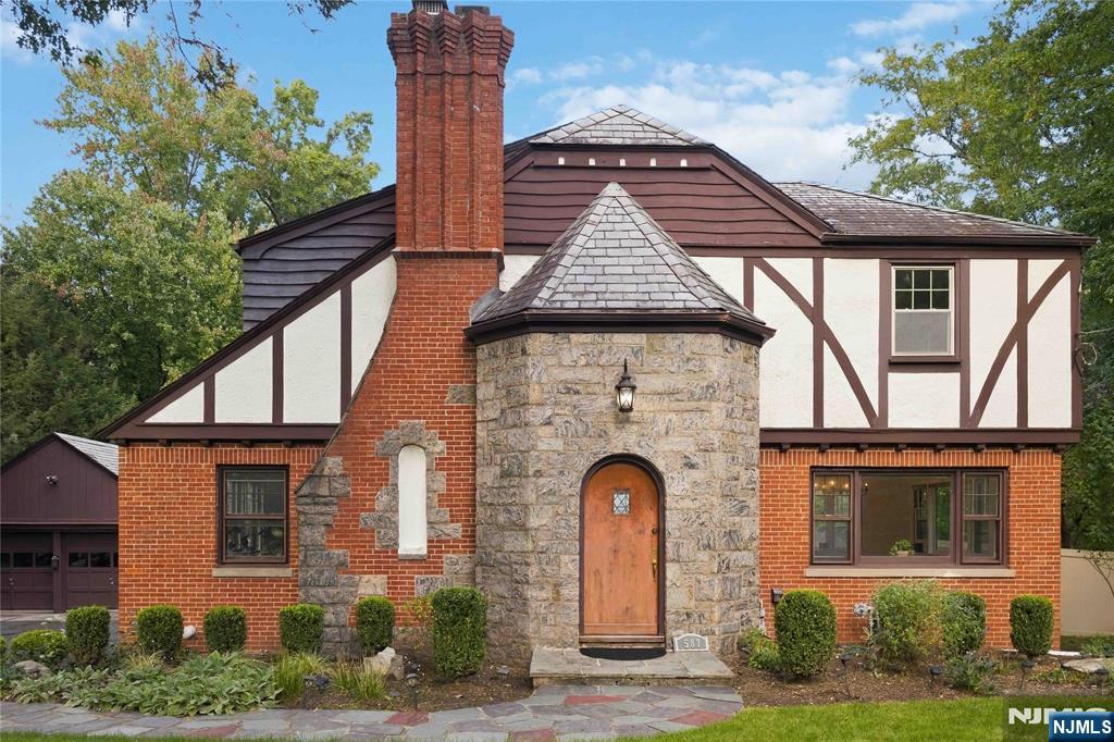 587 Closter Dock Road Property Photo 3