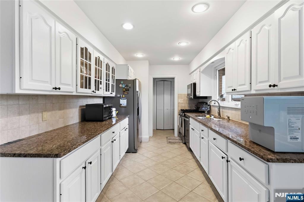 587 Closter Dock Road Property Photo 10