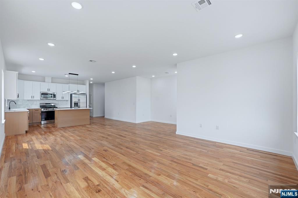 54 Pennsylvania Avenue Property Photo 4