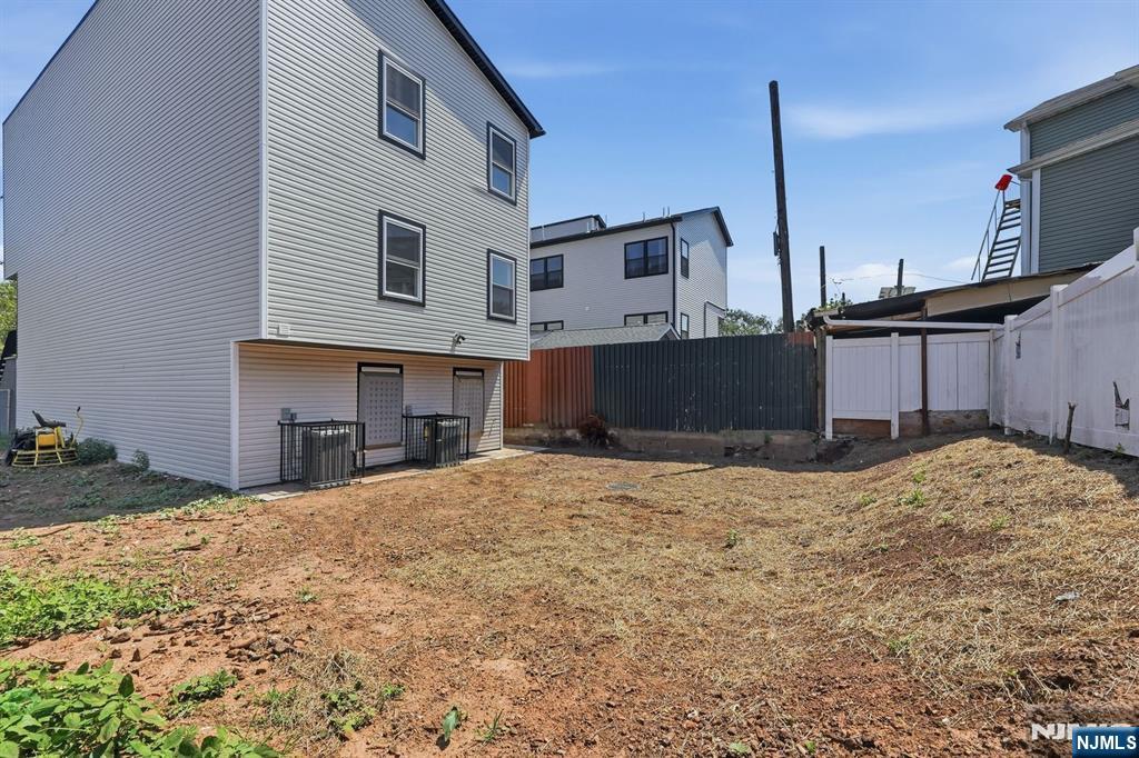 54 Pennsylvania Avenue Property Photo 29