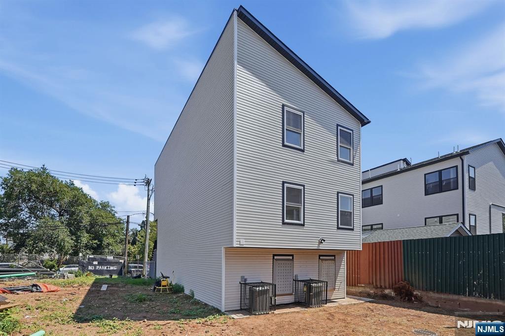 54 Pennsylvania Avenue Property Photo 30