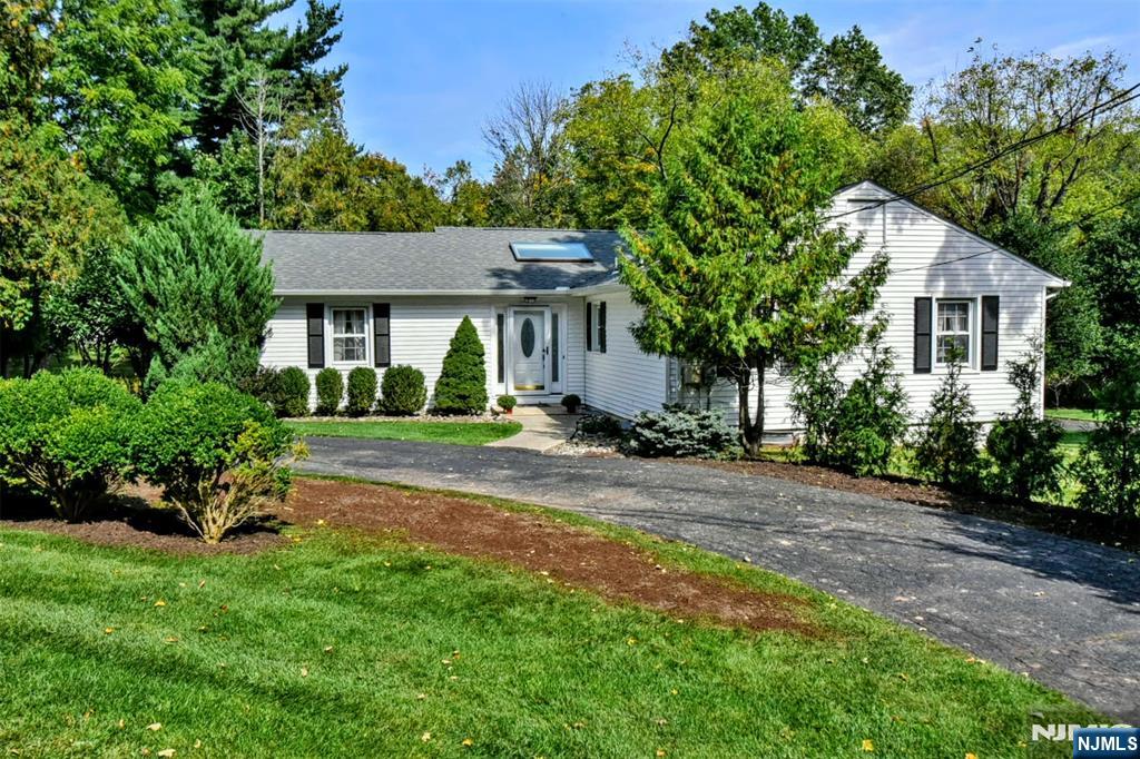 486 W Saddle River Road Property Photo 1