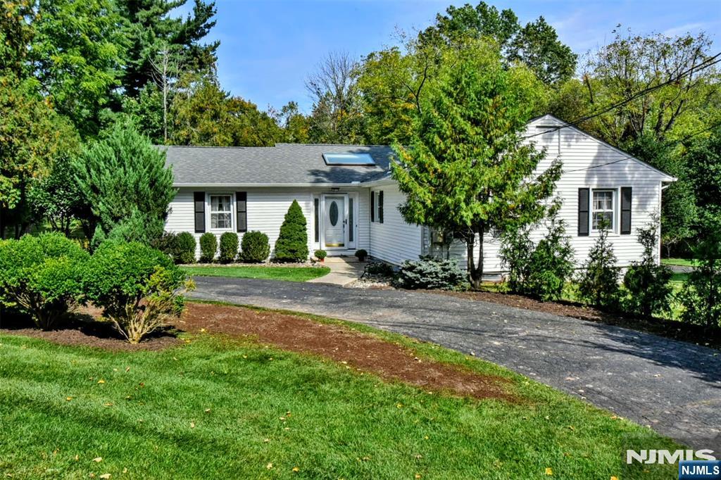 486 W Saddle River Road Property Photo 1