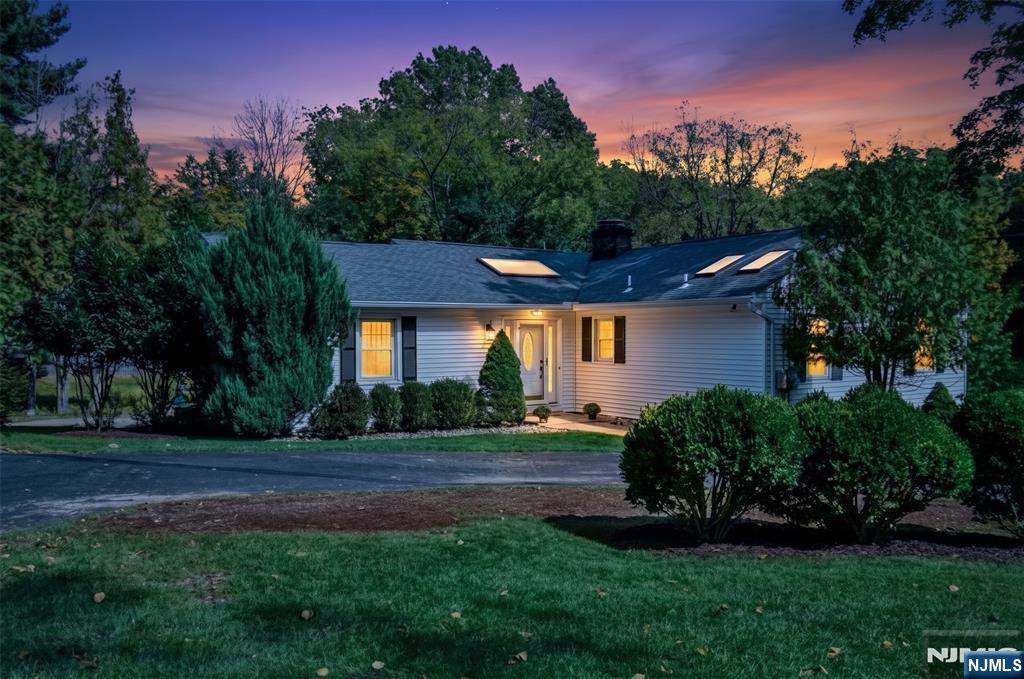 486 W Saddle River Road Property Photo 2
