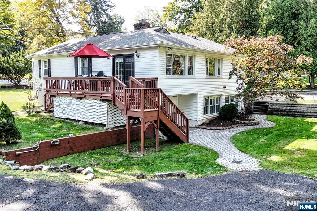 486 W Saddle River Road Property Photo 3