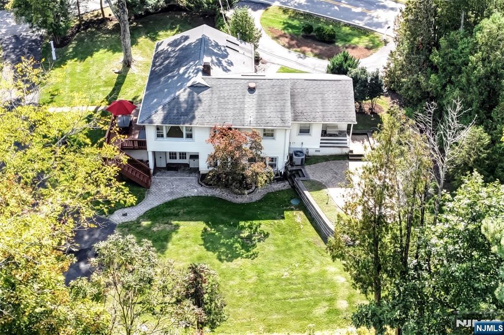 486 W Saddle River Road Property Photo 4