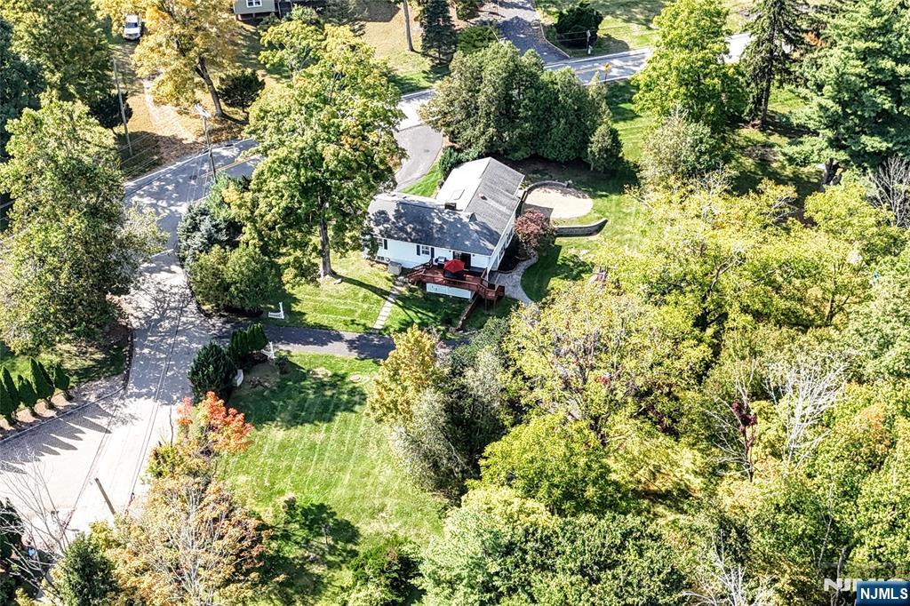 486 W Saddle River Road Property Photo 6