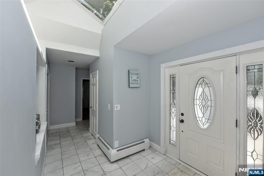 486 W Saddle River Road Property Photo 9