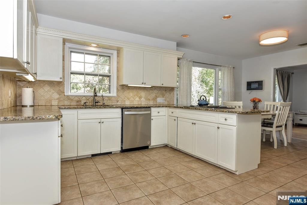 486 W Saddle River Road Property Photo 13