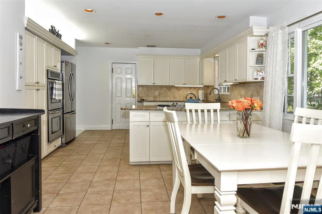 486 W Saddle River Road Property Photo 16