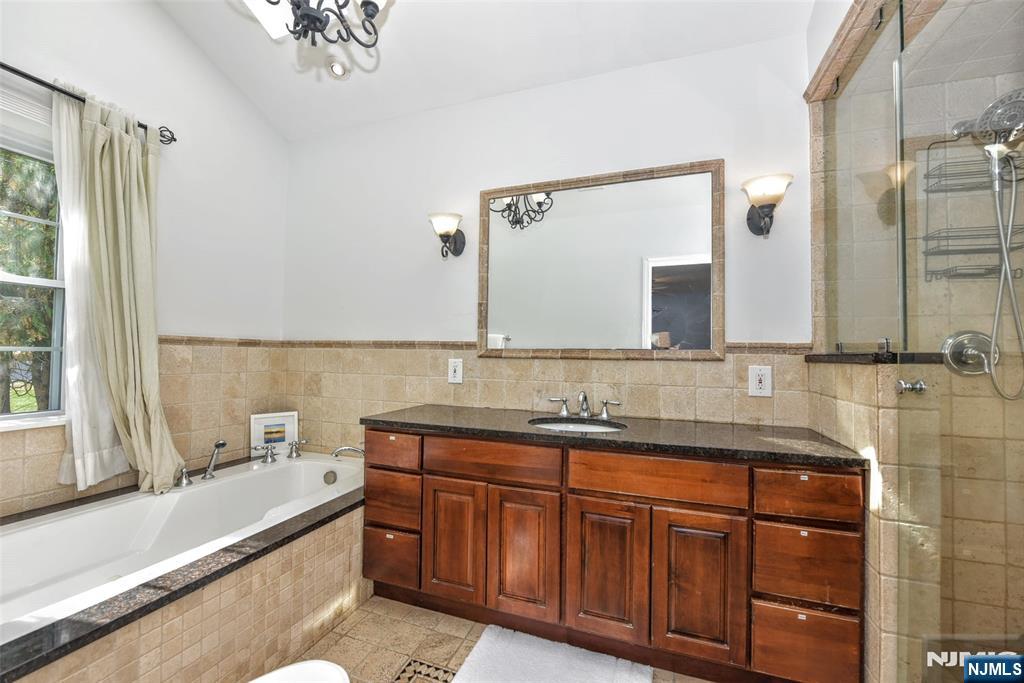 486 W Saddle River Road Property Photo 21