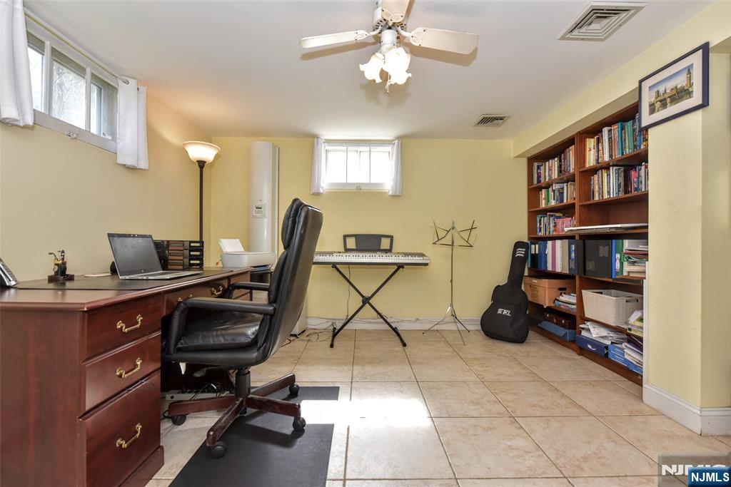 486 W Saddle River Road Property Photo 28