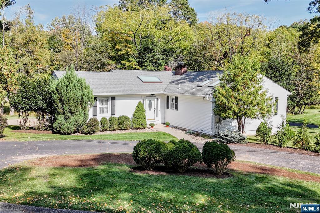 486 W Saddle River Road Property Photo 35