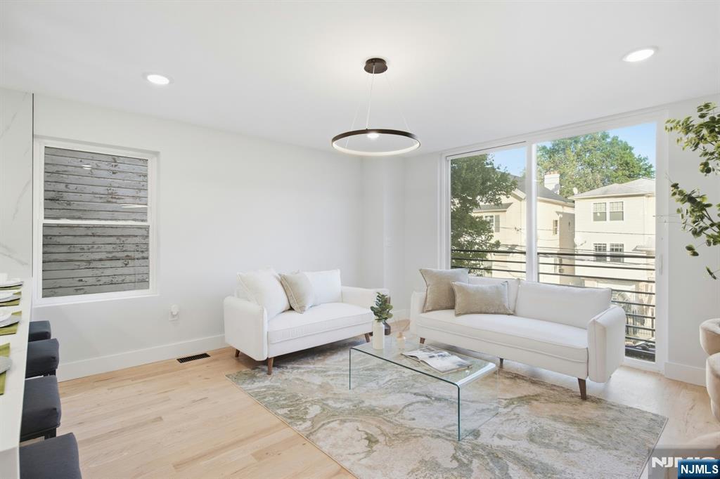 257 7th Street Property Photo 3