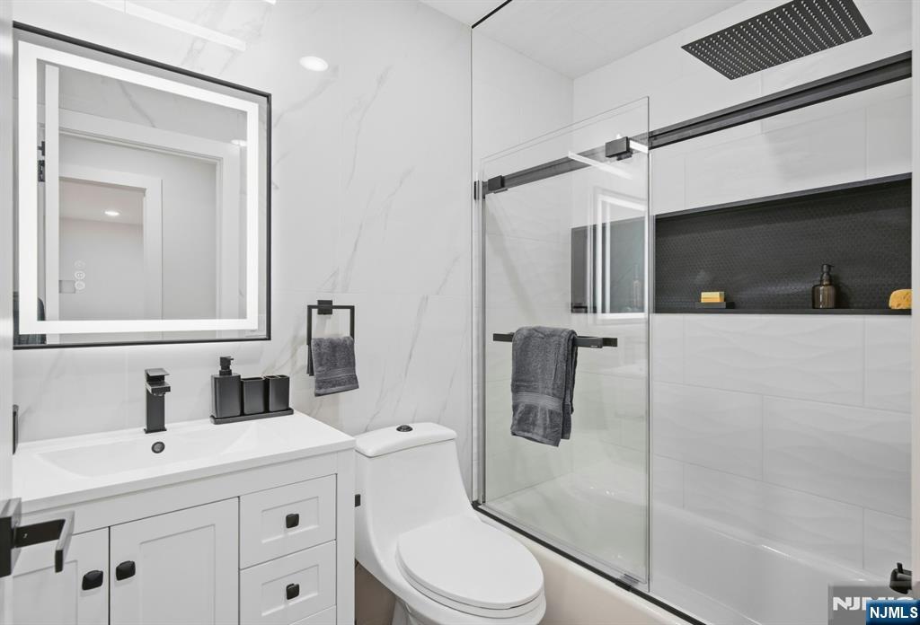257 7th Street Property Photo 16