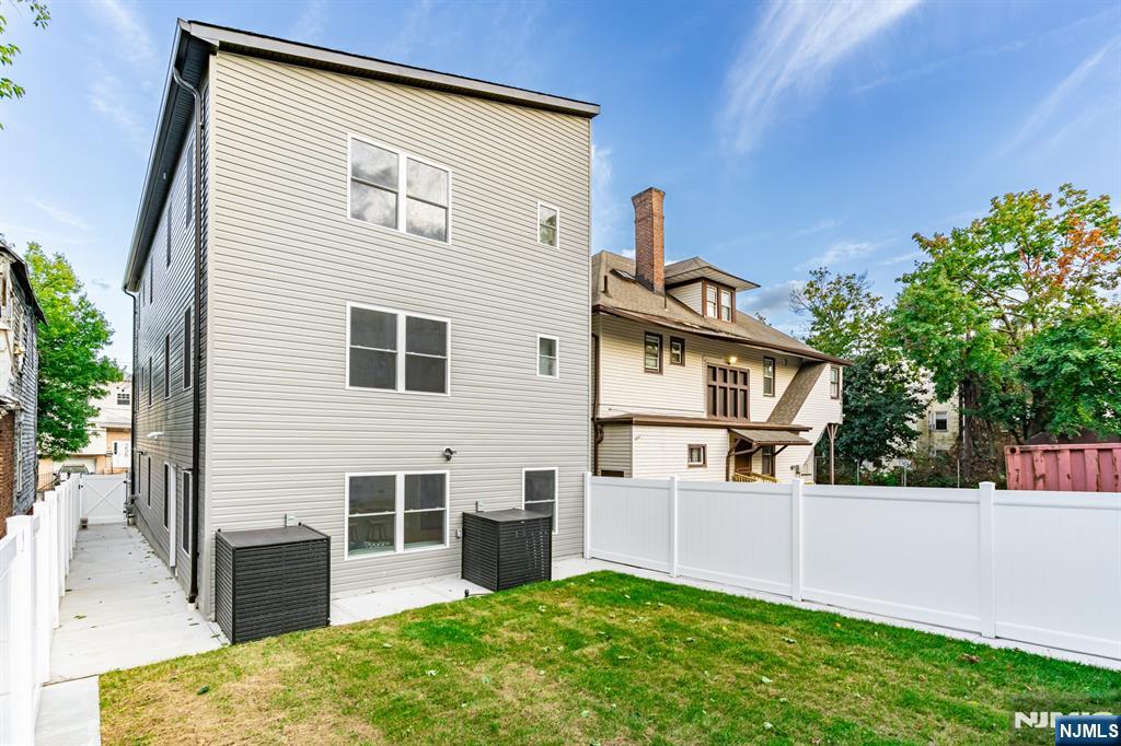 257 7th Street Property Photo 48