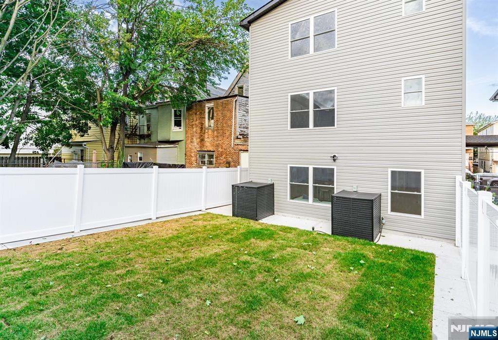257 7th Street Property Photo 49