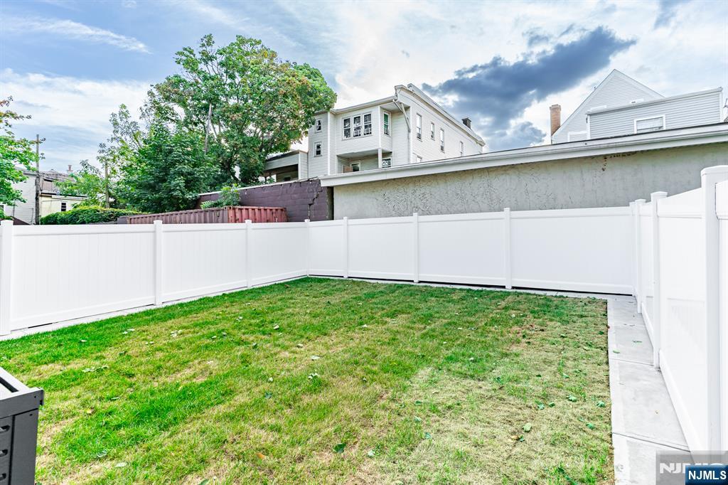 257 7th Street Property Photo 50