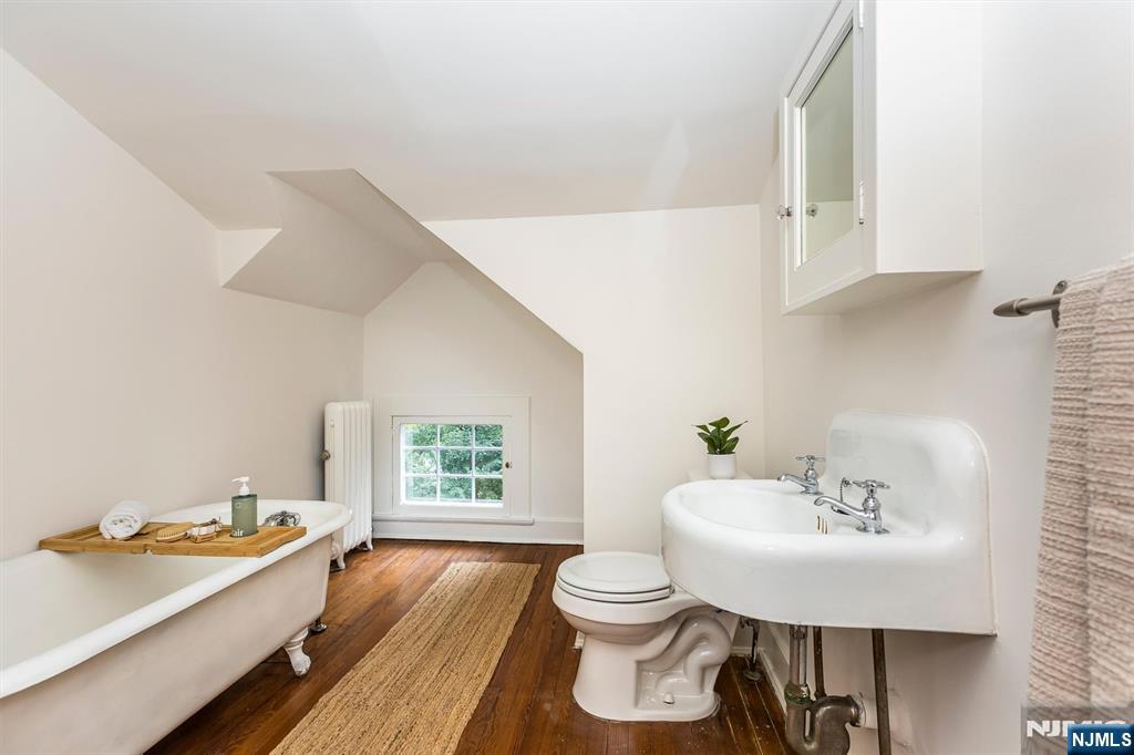 121 Christopher Street Property Photo 35